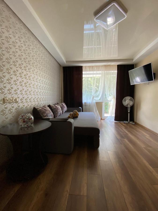חארקיב Apartment 30 M2 On Sergei Esenin 11 מראה חיצוני תמונה
