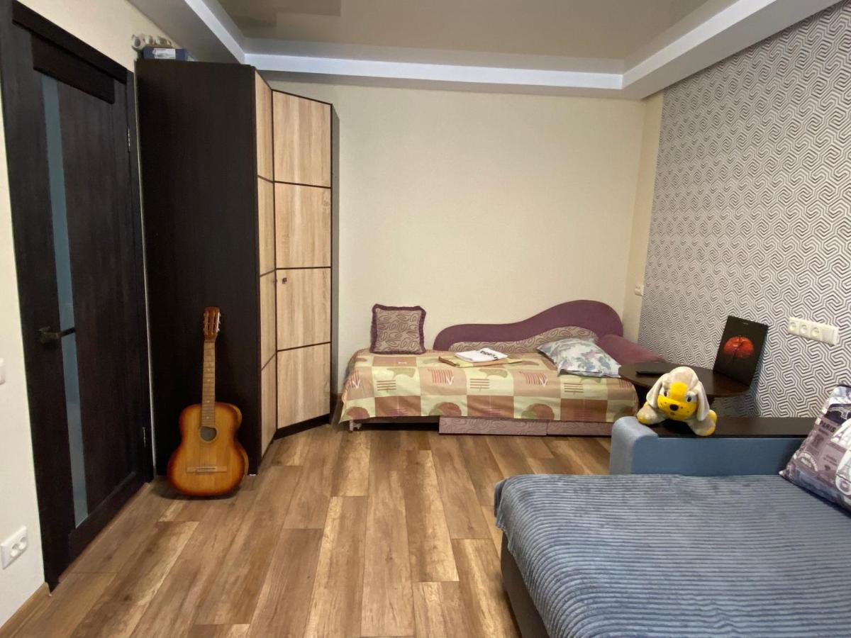 חארקיב Apartment 30 M2 On Sergei Esenin 11 מראה חיצוני תמונה