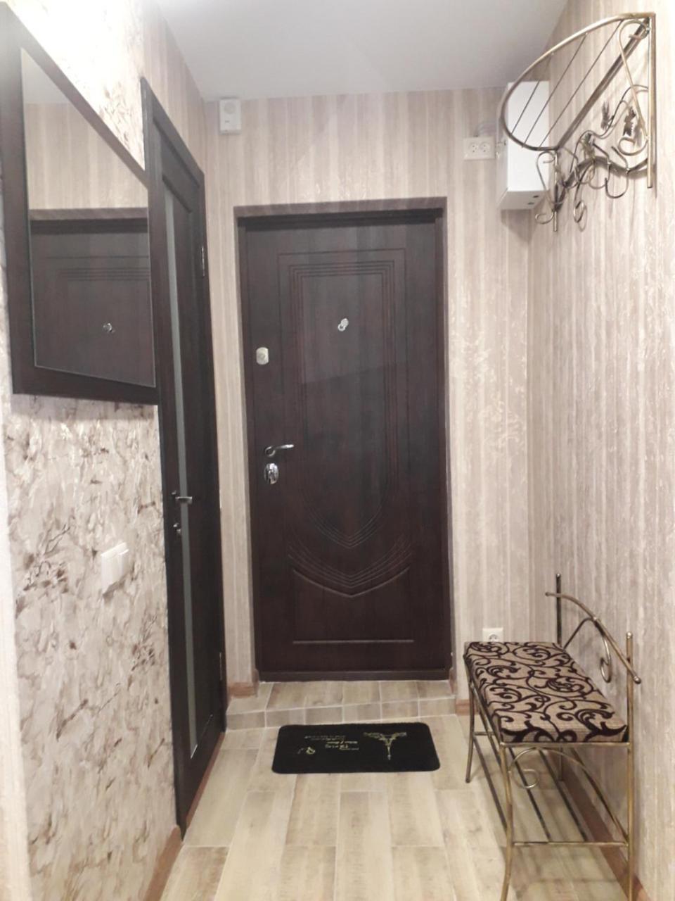 חארקיב Apartment 30 M2 On Sergei Esenin 11 מראה חיצוני תמונה
