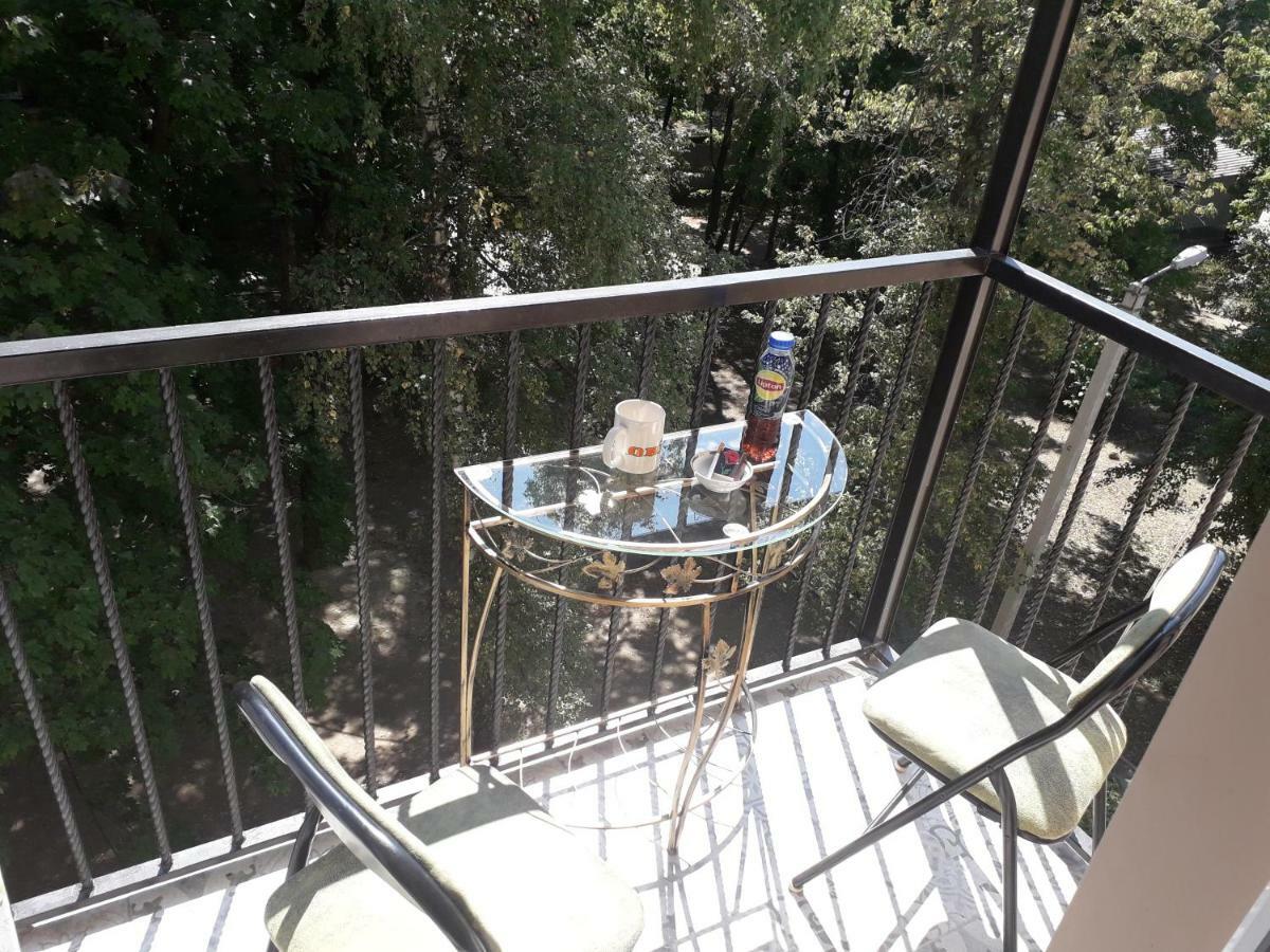 חארקיב Apartment 30 M2 On Sergei Esenin 11 מראה חיצוני תמונה